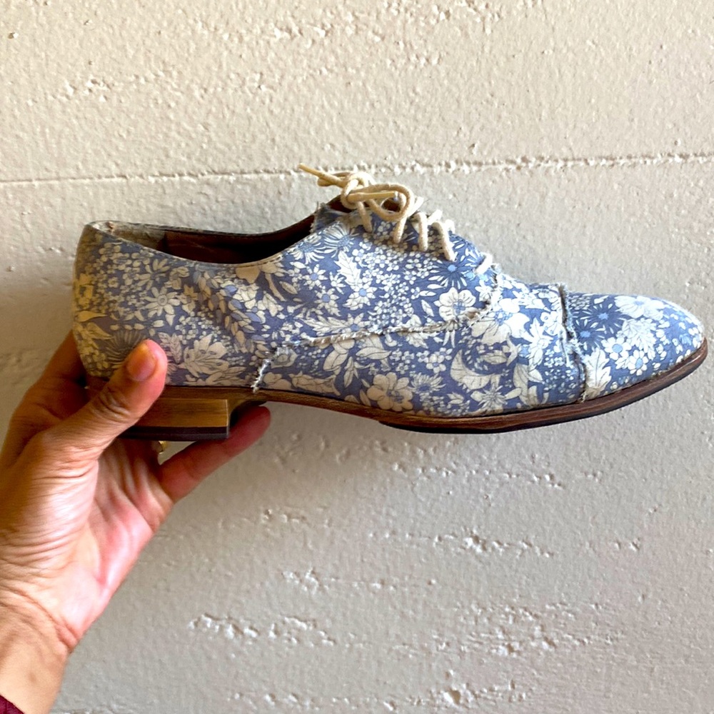 J-Crew liberty print Oxford- size 6.5